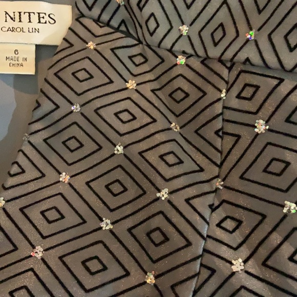 J.R. Nites Sequins Black and Gray Top Size 6 - Picture 4 of 5